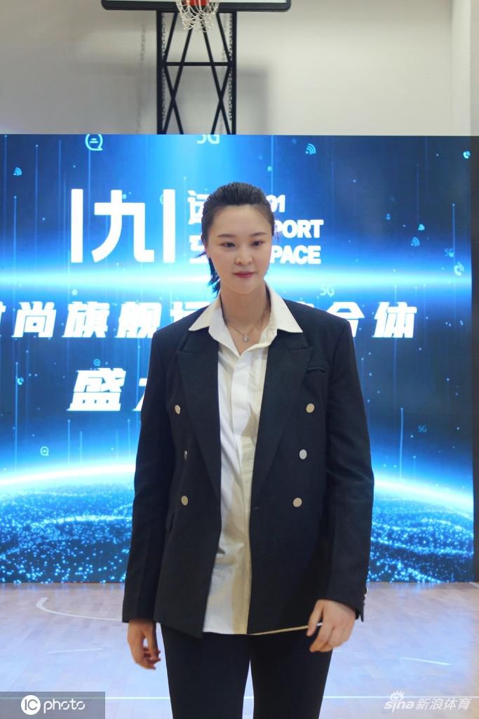 惠若琪怀孕后首次现身厦门 依旧元气满满