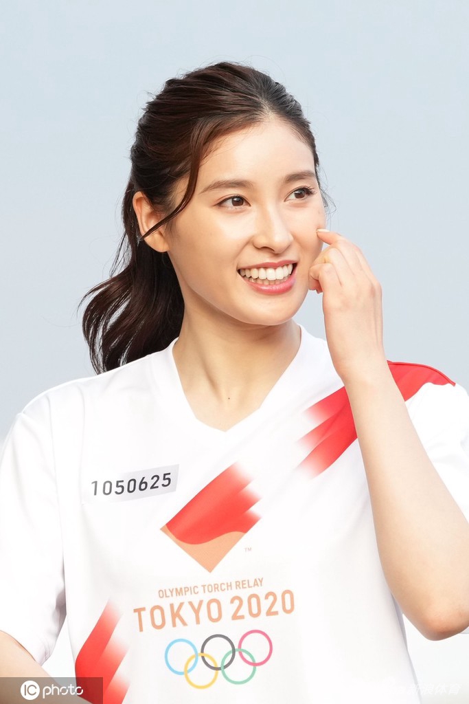 奥运火炬于东京传递第6日 女星土屋太凤参加传递