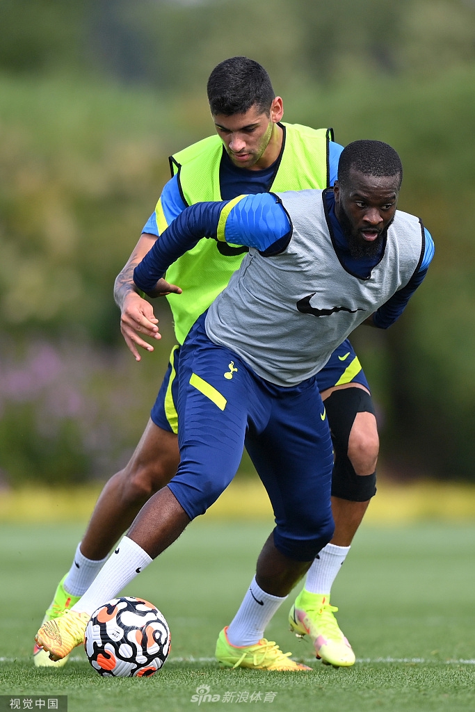 凯恩领衔热刺训练备战