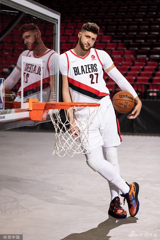 开拓者队媒体日拍摄新赛季写真