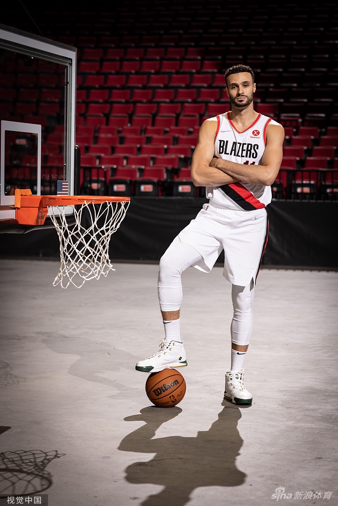 开拓者队媒体日拍摄新赛季写真