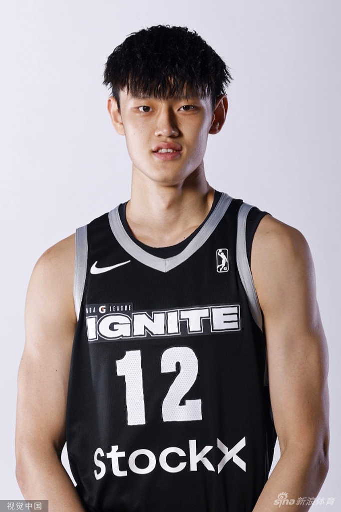 曾凡博出战NBA发展联盟 8分钟0分4篮板