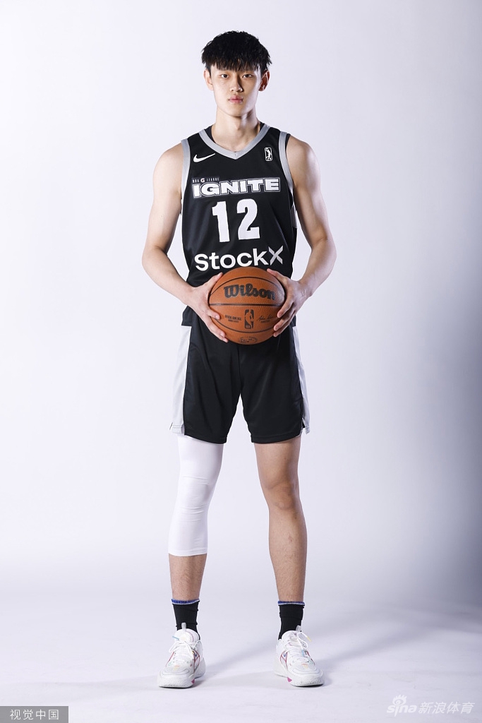 曾凡博出战NBA发展联盟 8分钟0分4篮板