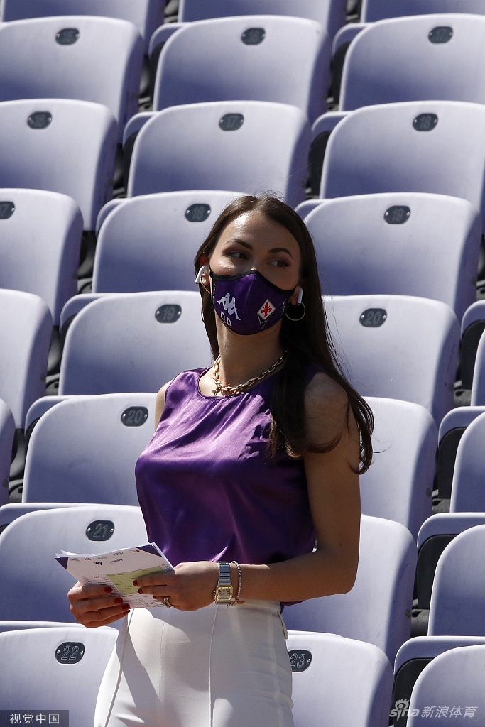 妇女能顶半边天！女记者实力与颜值并存