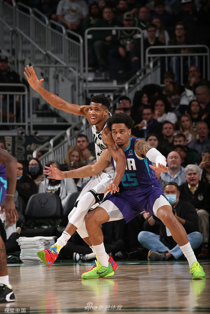 [NBA]黄蜂125-127雄鹿 字母哥绝杀