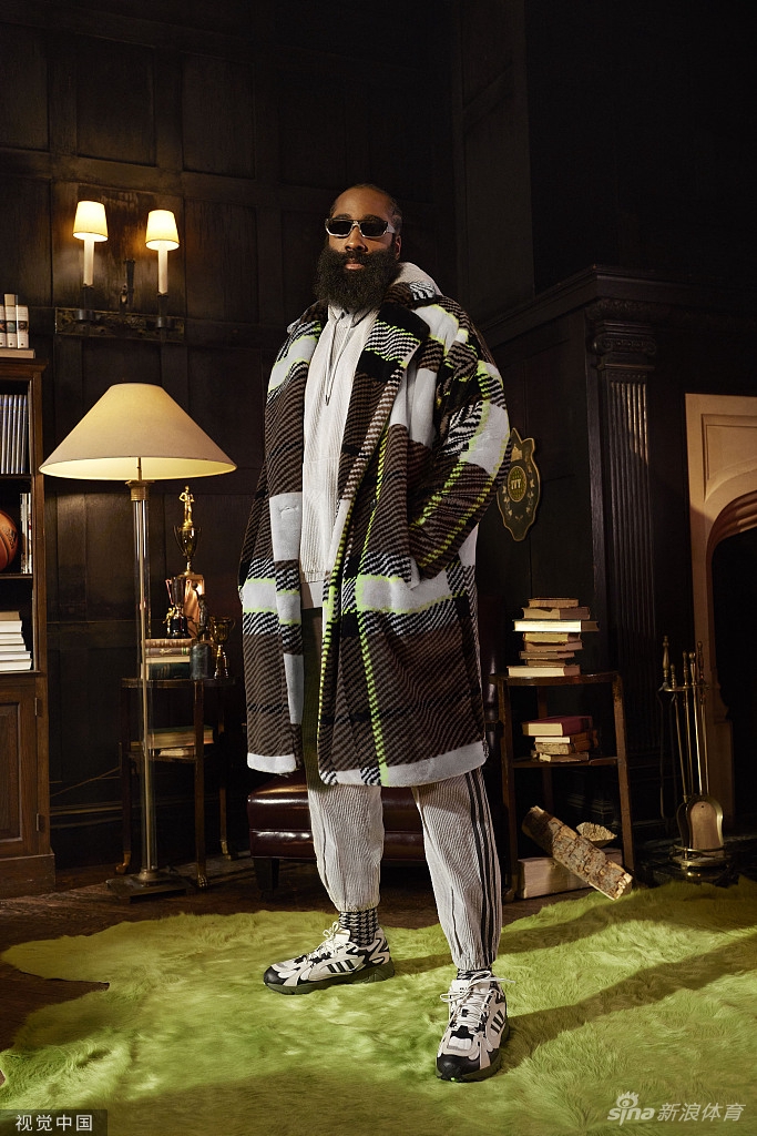 时尚！哈登联手碧昂斯拍摄运动广告大片