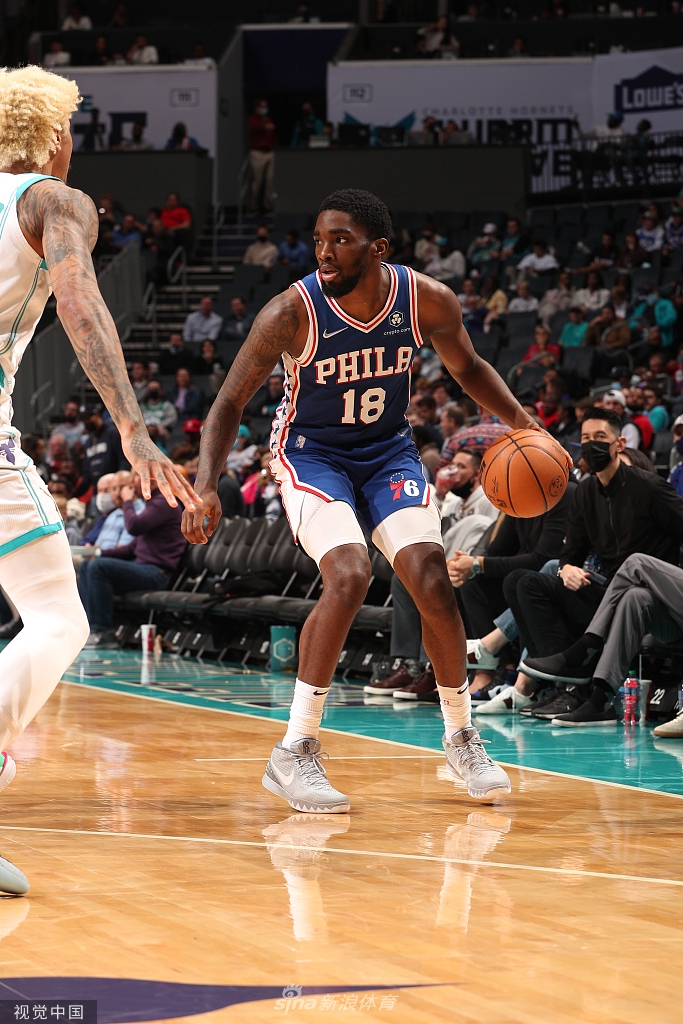 [NBA常规赛]76人127-124黄蜂