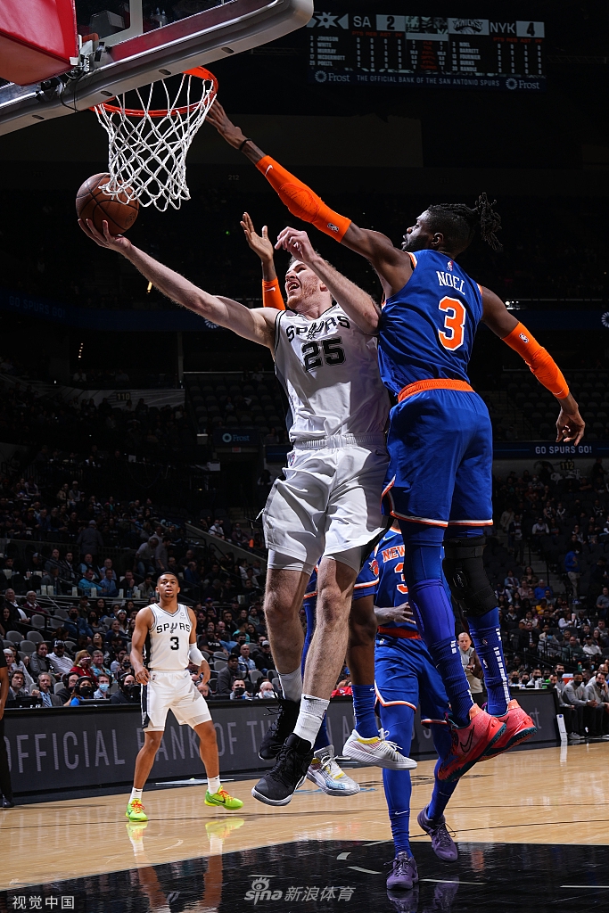 [NBA常规赛]尼克斯121-109马刺
