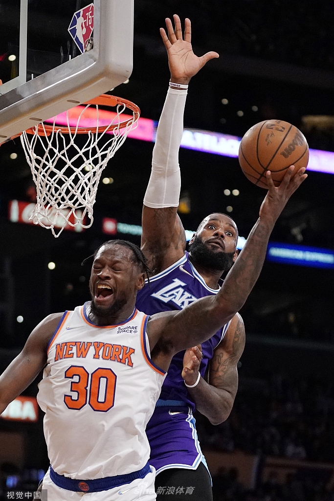 [NBA]尼克斯115-122湖人 詹皇复出砍三双