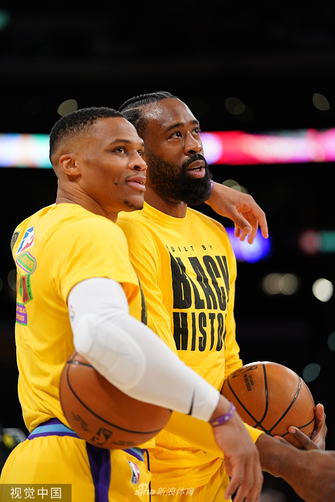 [NBA]尼克斯115-122湖人 詹皇复出砍三双