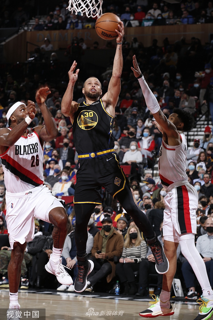 [NBA]勇士132-95开拓者 库里18分14助攻