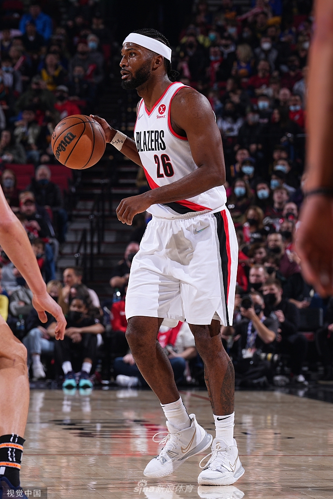 [NBA]勇士132-95开拓者 库里18分14助攻