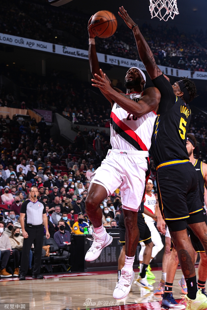 [NBA]勇士132-95开拓者 库里18分14助攻