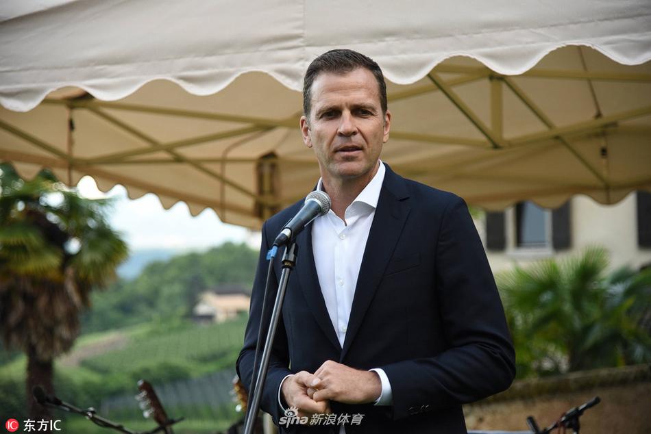 德国队举行官方晚宴比埃尔霍夫亮相致辞_高清图集_新浪网