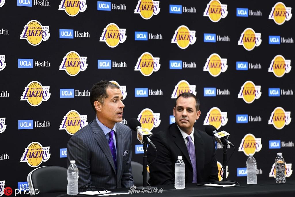 沃格尔出席发布会 正式上任湖人主帅