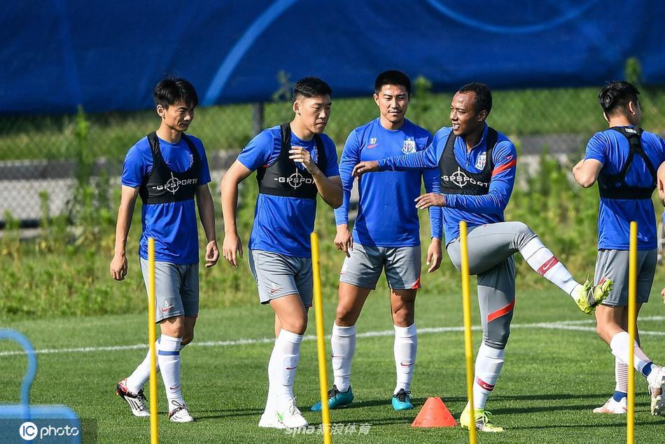 上海申花大连集训 积极训练迎接中超重启