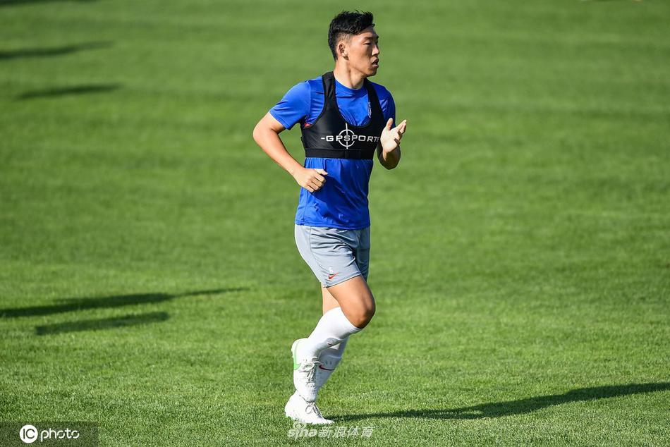 上海申花大连集训 积极训练迎接中超重启