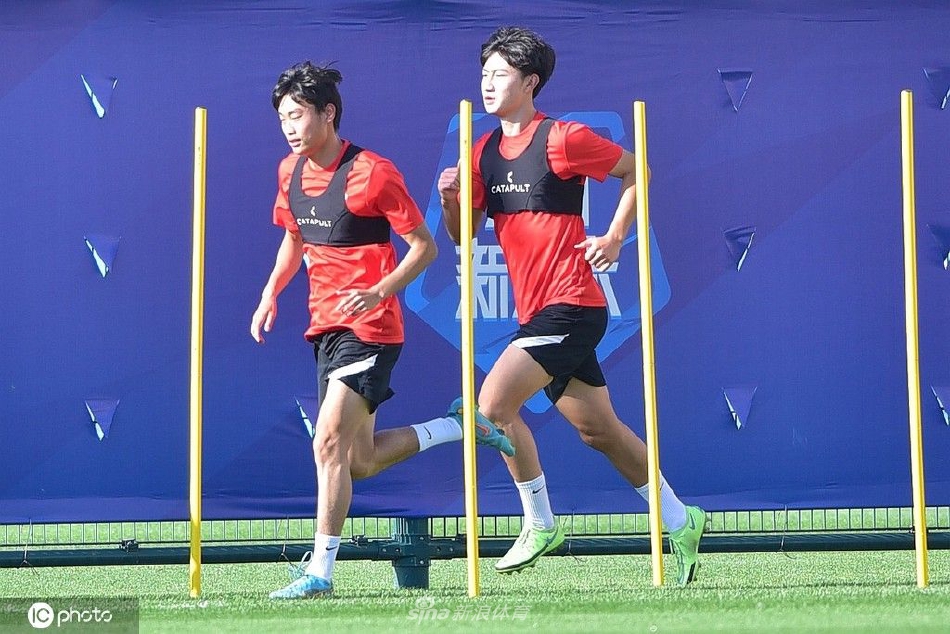 上海海港备战训练 新援恩迪亚耶解除隔离参与球队合练