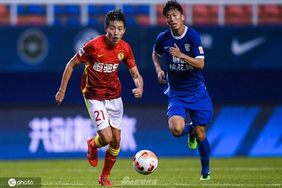 [中超]广州队1-2武汉三镇