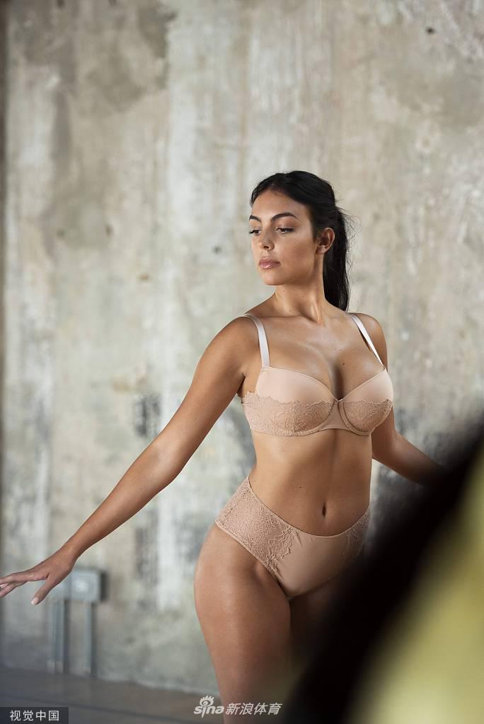 C罗女友乔治娜拍摄内衣广告 秀出凹凸曲线