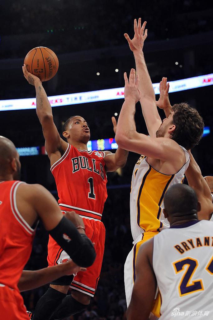 回顾历届圣诞大战经典瞬间 科比vs詹姆斯成永恒
