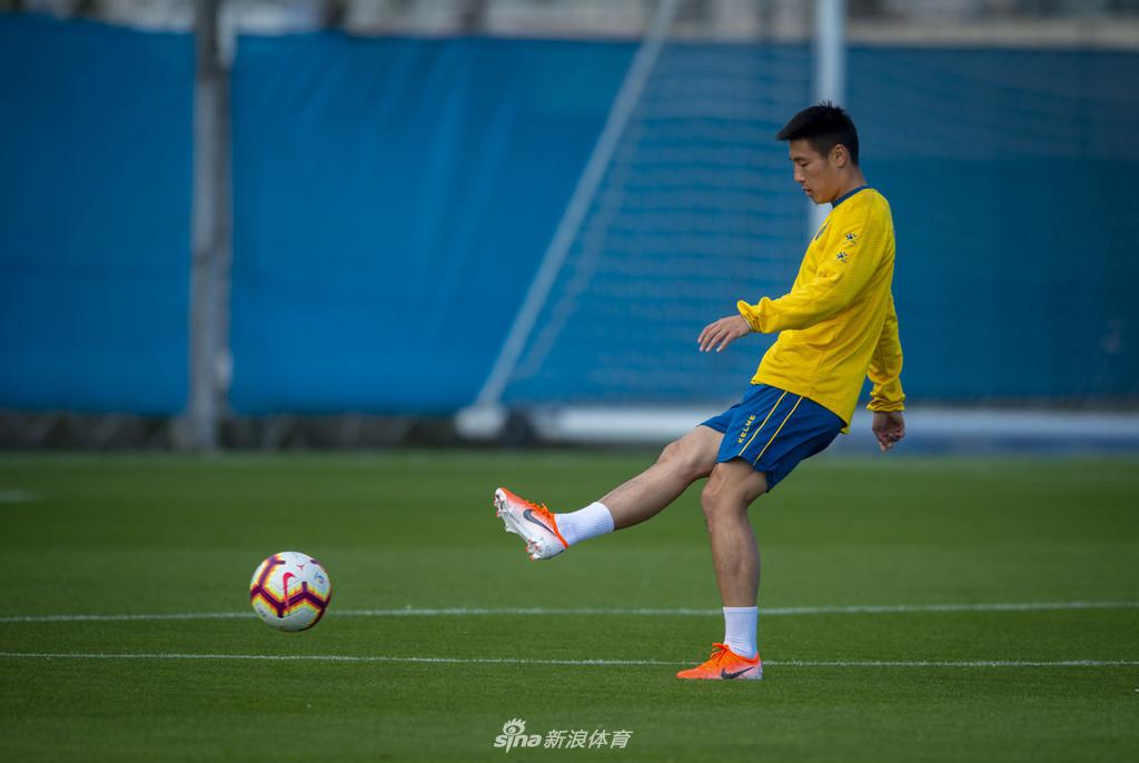 西班牙人训练备战联赛 武磊狂练射门