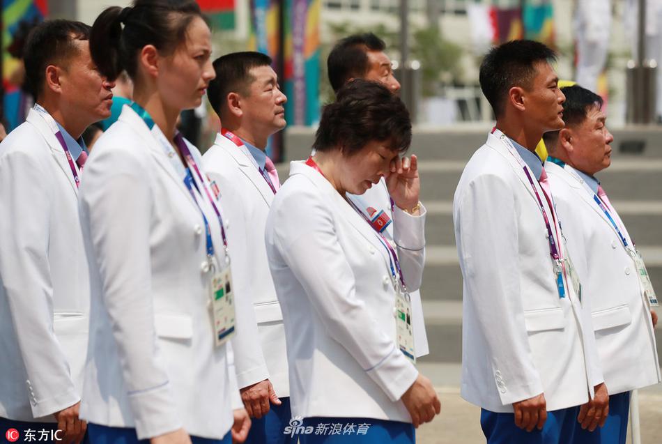 朝鲜选手升旗仪式激动落泪