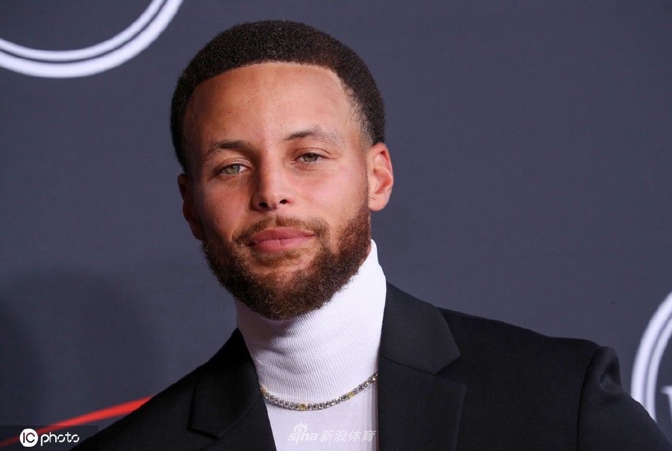 ESPY年度颁奖典礼 库里携家人亮相红毯