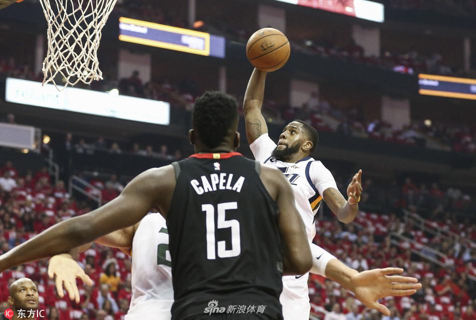 罗伊斯-奥尼尔强攻火箭篮下