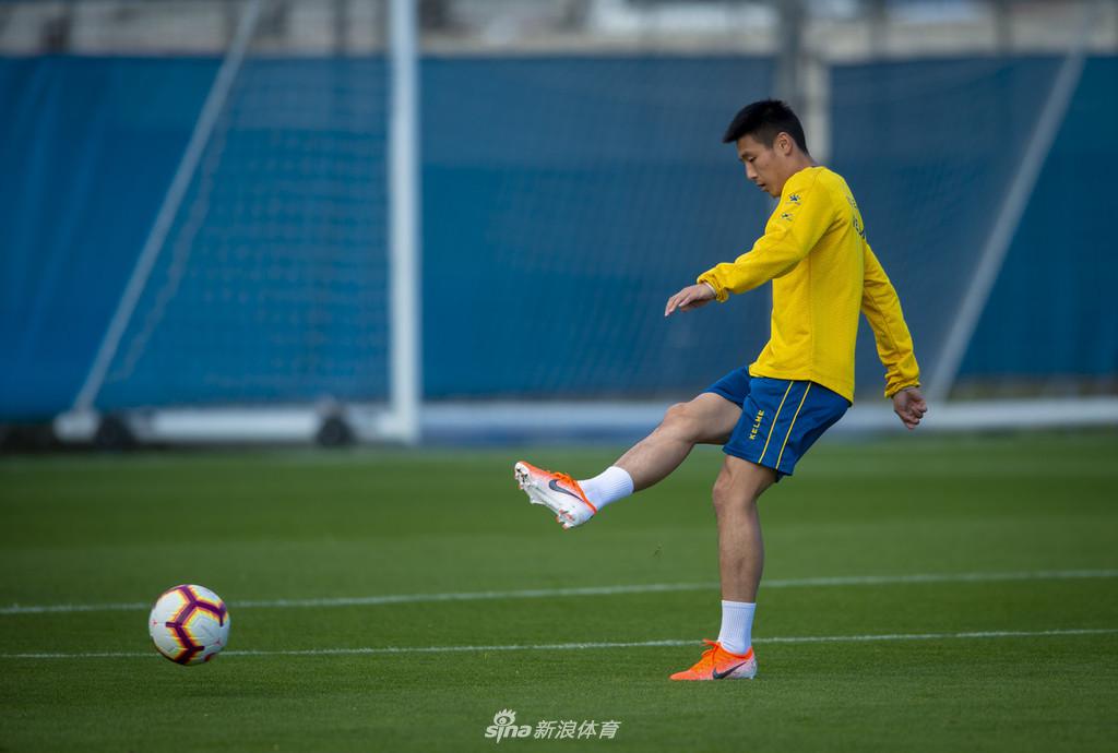 西班牙人训练备战联赛 武磊狂练射门