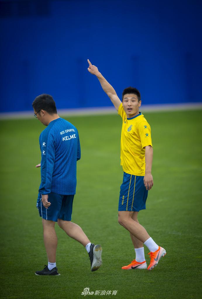 西班牙人训练备战联赛 武磊狂练射门