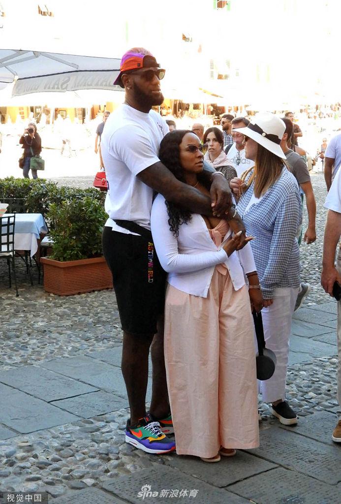 詹姆斯保罗休赛期相约度假