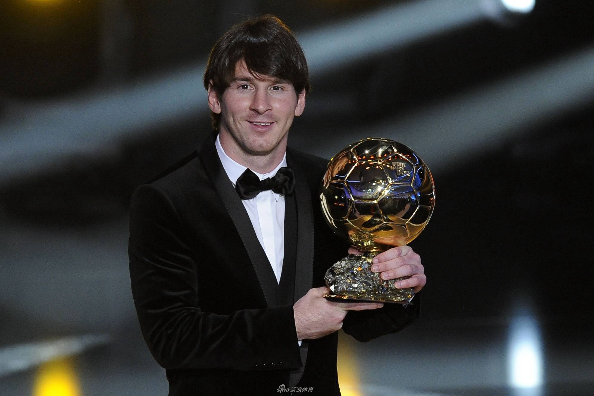 巴萨官宣梅西正式离队 结束21年巴萨生涯