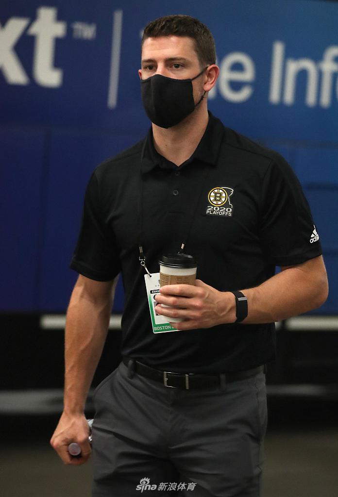 NHL表演赛：棕熊Vs蓝衣