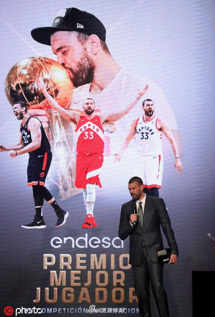 西班牙男篮颁奖加索尔最佳球员