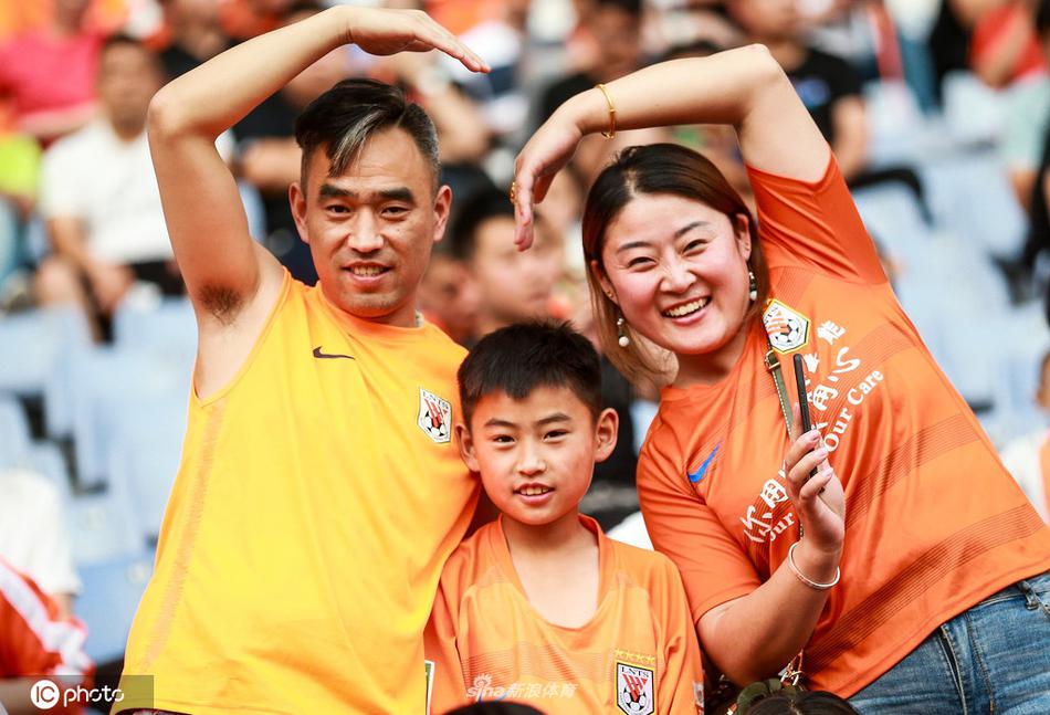 [盘点]球迷从娃娃抓起 中超各队可爱超萌的小球迷