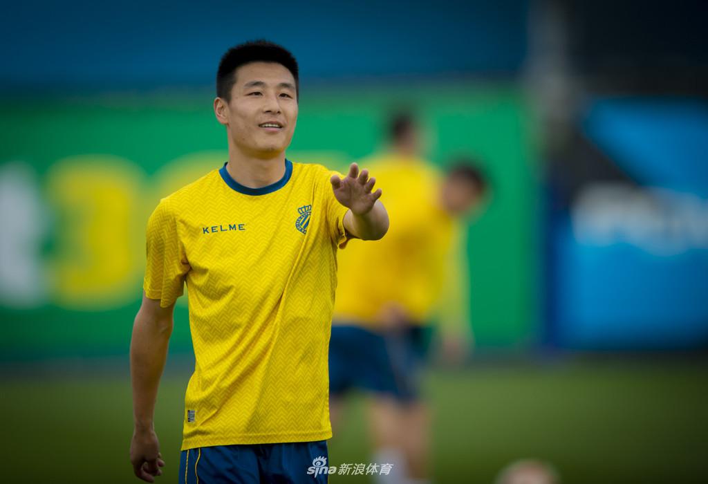 西班牙人训练备战联赛 武磊狂练射门