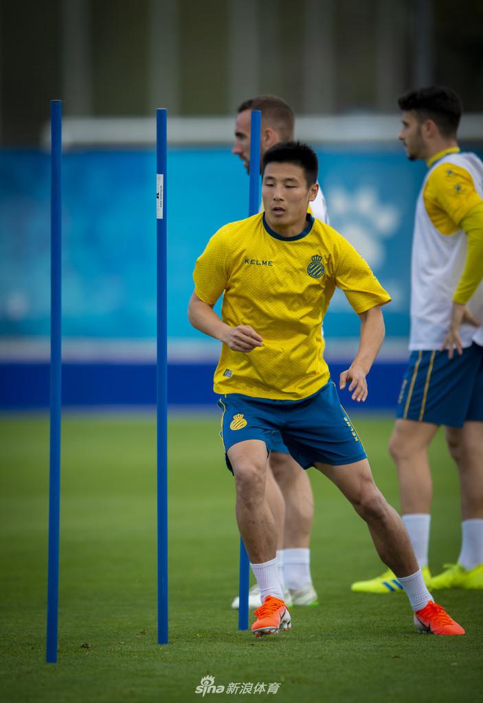 西班牙人训练备战联赛 武磊狂练射门