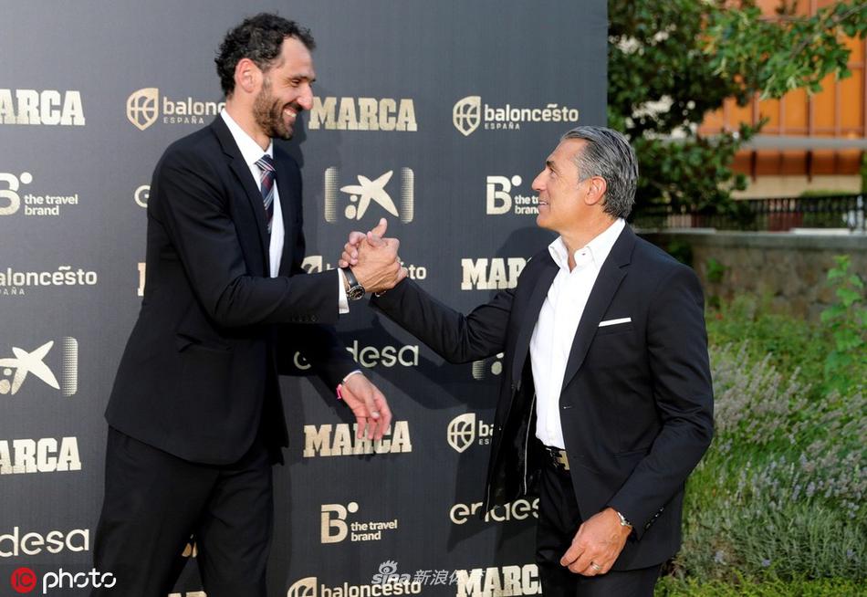 西班牙男篮颁奖加索尔最佳球员