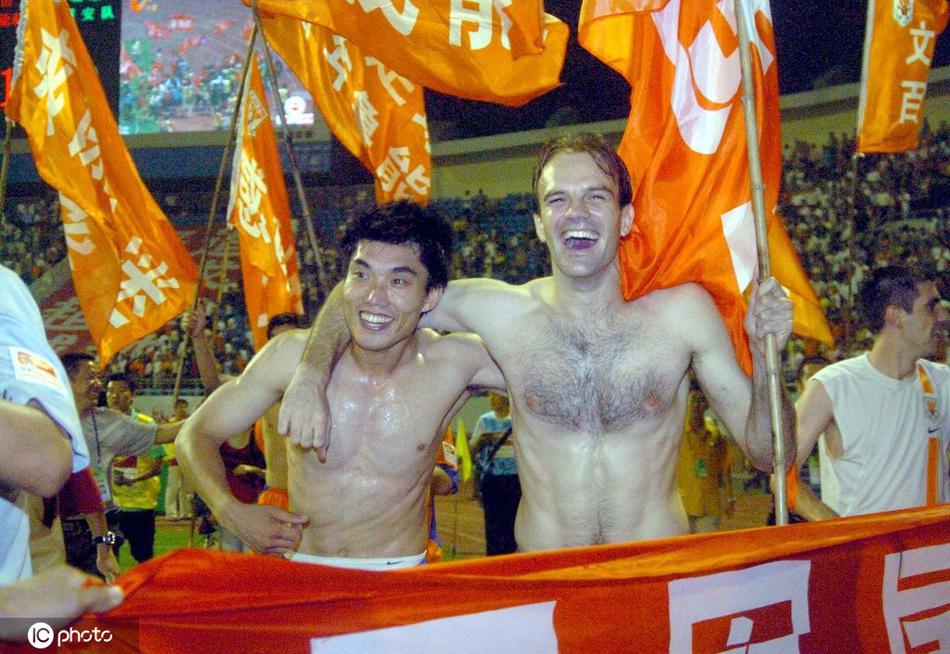 [盘点]中超球员秀肌肉瞬间 他们的身材你羡慕吗？