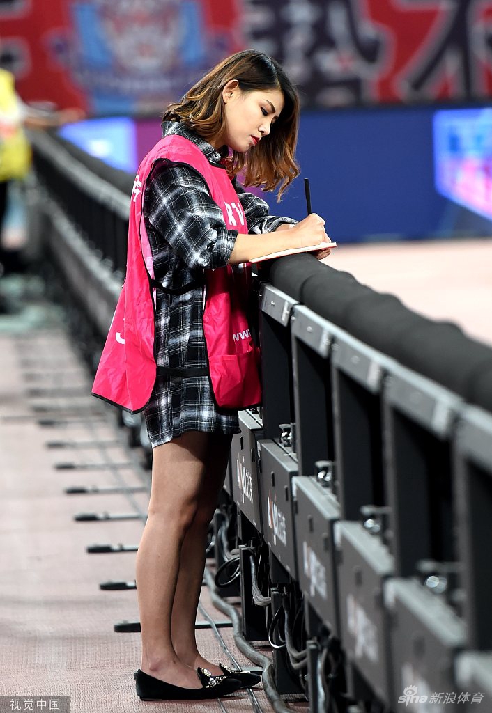 妇女能顶半边天！女记者实力与颜值并存