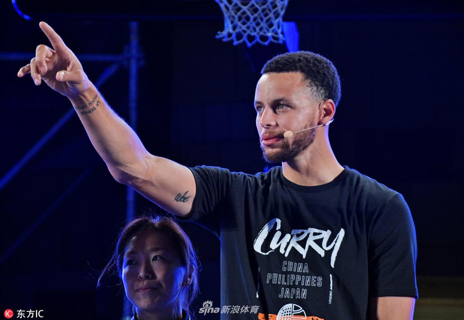 库里东京参加赞助商活动