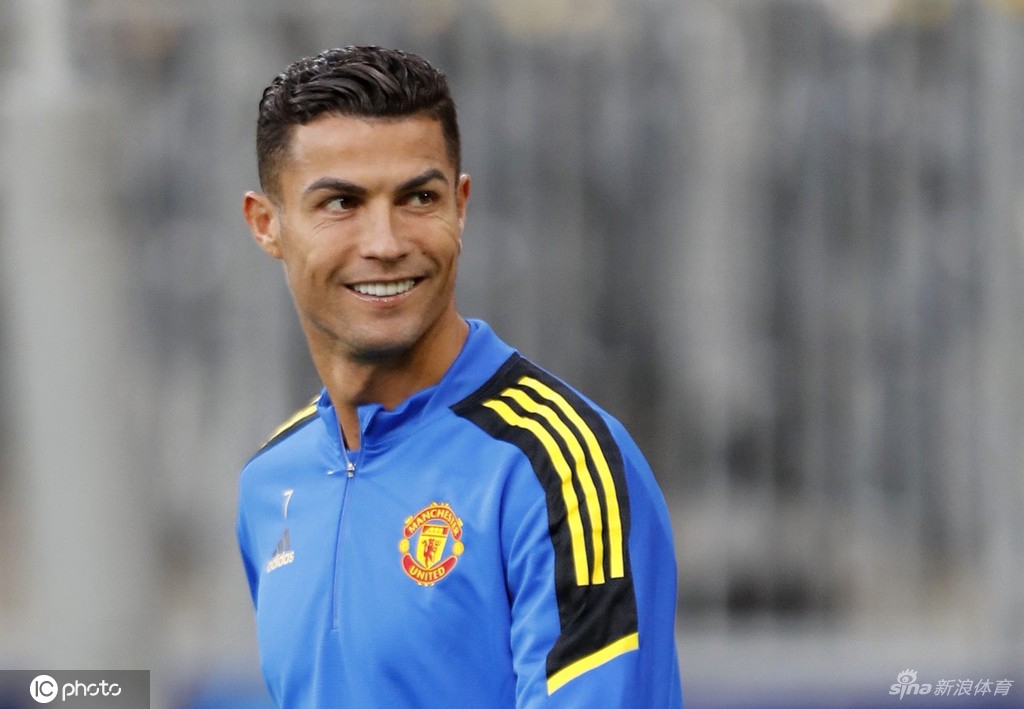 曼联备战训练欧冠小组赛 C罗桑乔吸引眼球