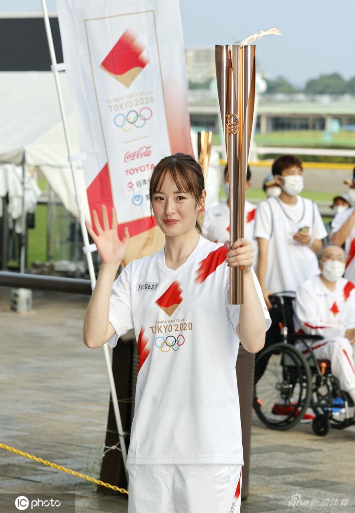 奥运火炬于东京传递第6日 女星土屋太凤参加传递