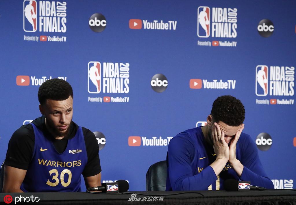 勇士新闻发布会 谈及杜兰特水花兄弟一脸难过