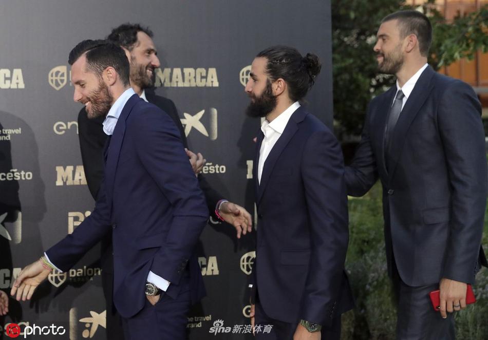 西班牙男篮颁奖加索尔最佳球员