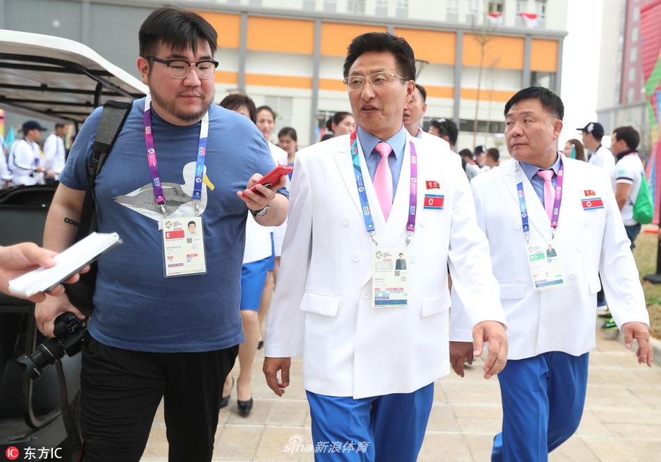 朝鲜选手升旗仪式激动落泪