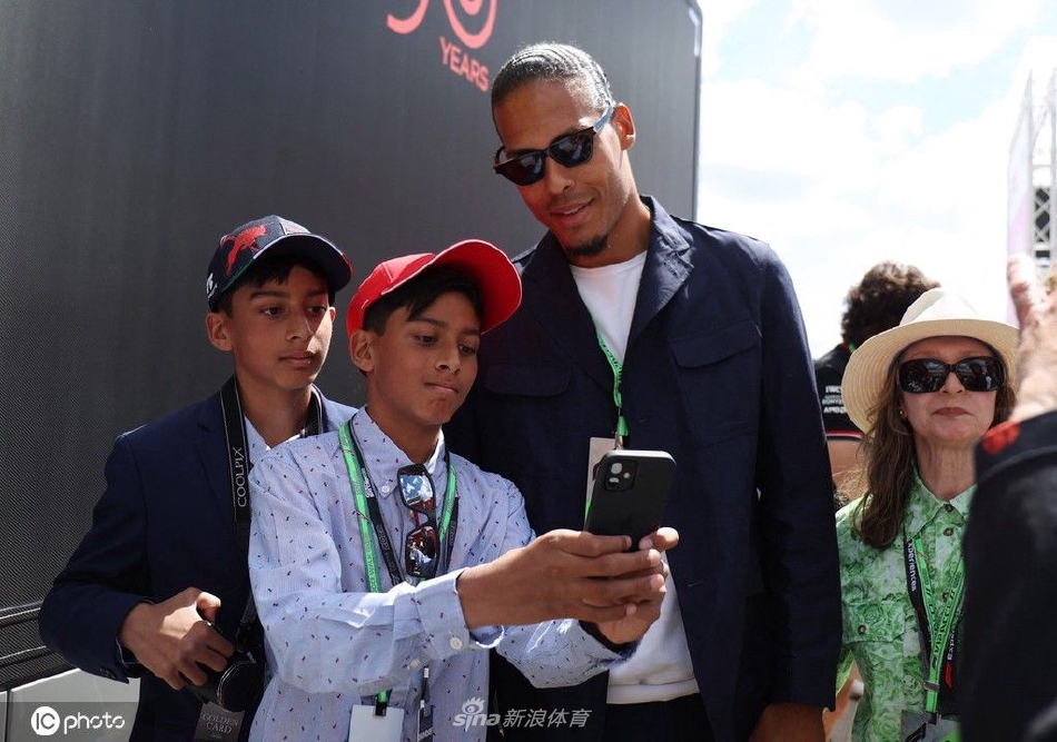 众多英超球员现身观战F1英国大奖赛