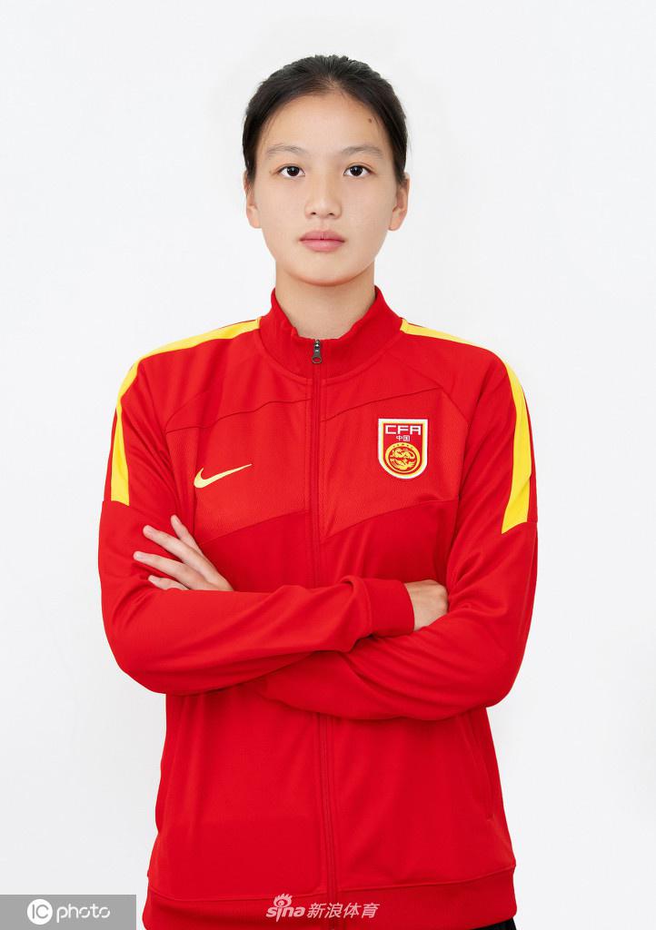 中国u19国家女子足球队半身照