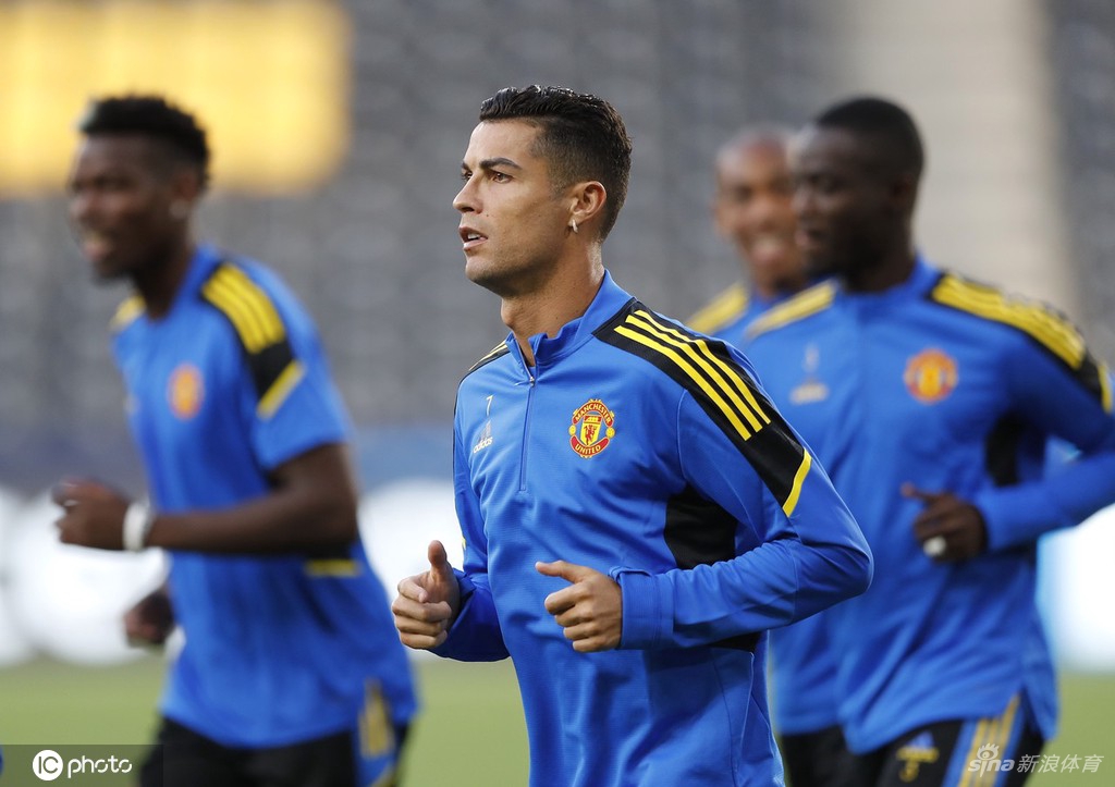 曼联备战训练欧冠小组赛 C罗桑乔吸引眼球